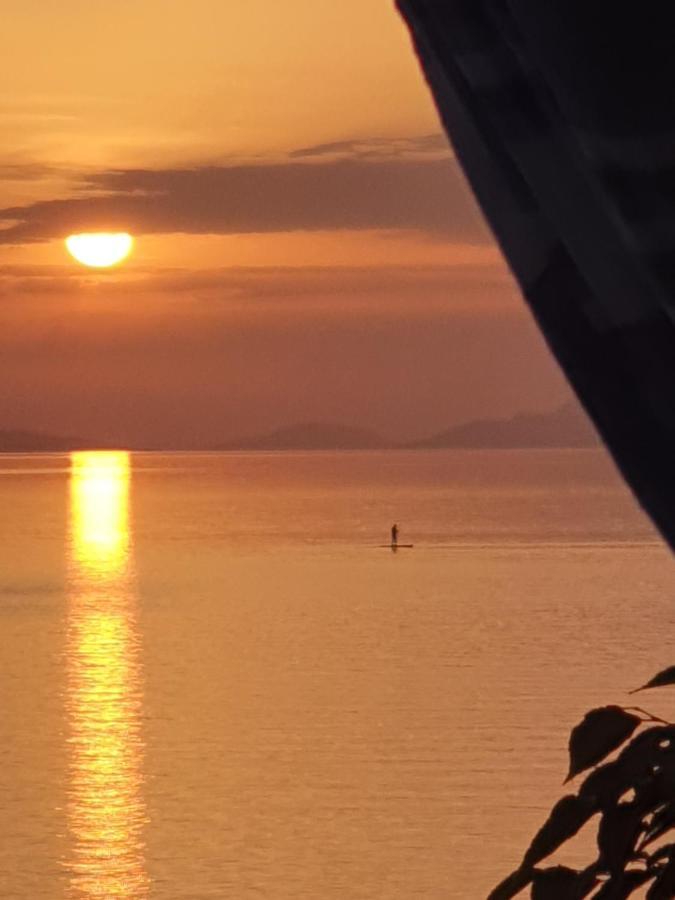 Apartamento Kuca Za Odmor Seahouse Karlobag Exterior foto