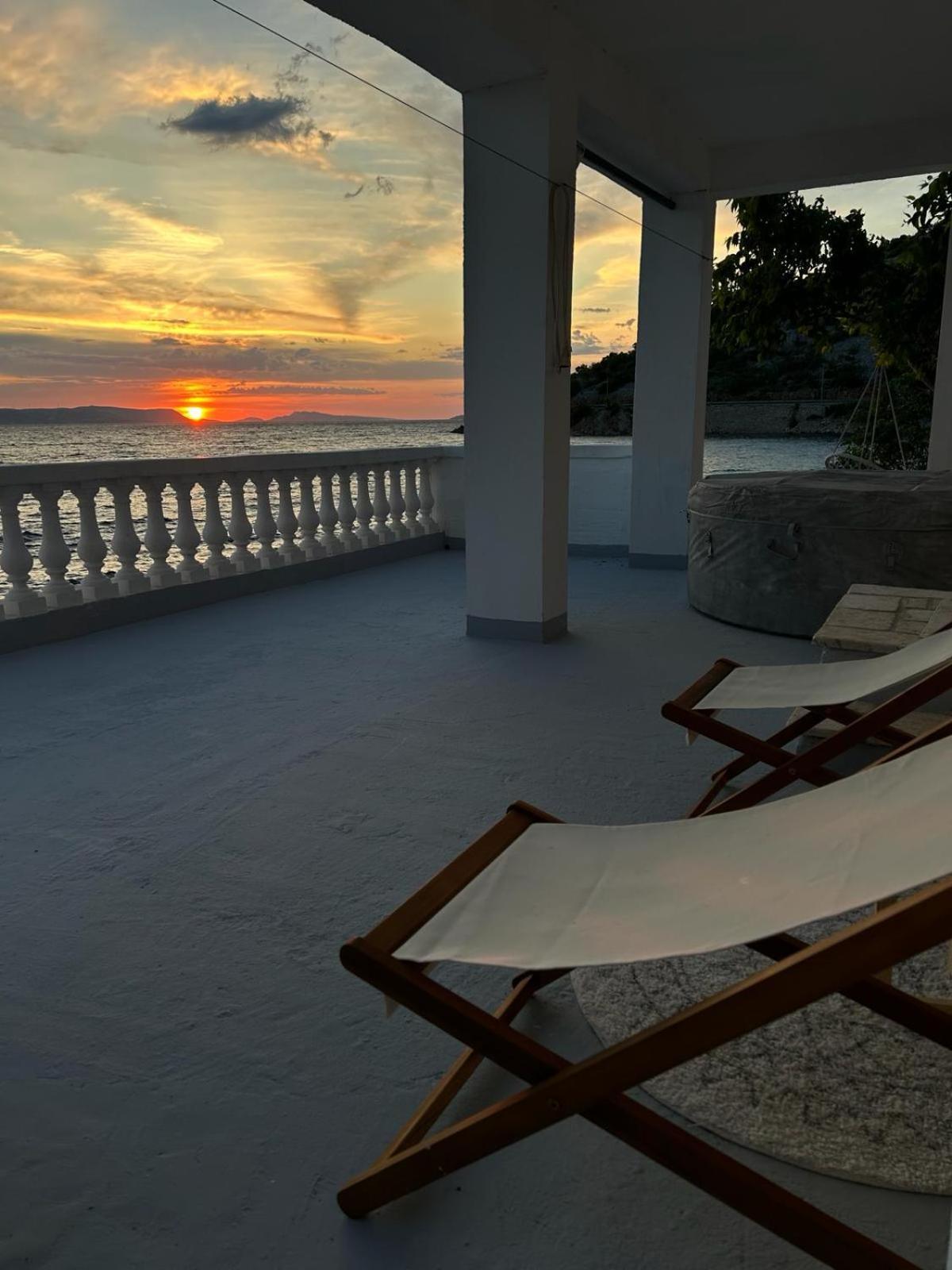 Apartamento Kuca Za Odmor Seahouse Karlobag Exterior foto